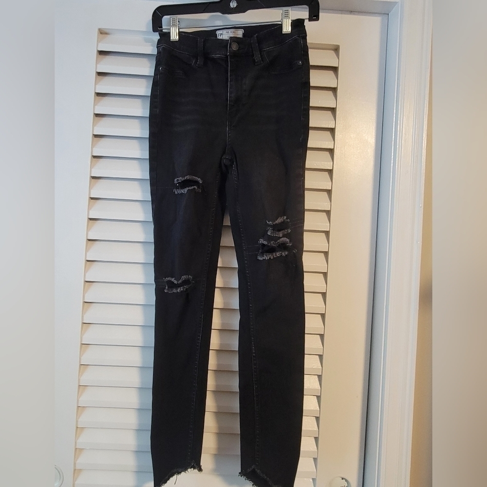 Free people black Distressed Skinny jeans size 26.